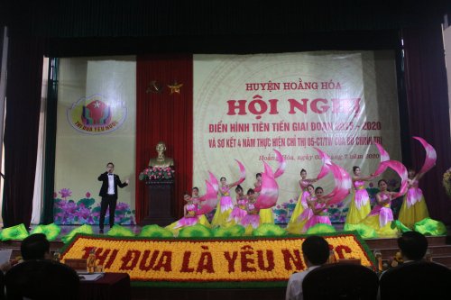 1. Văn nghệ chào mừng.JPG
