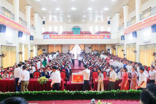 C&aacute;c đại biểu bỏ phiếu bầu đo&agrave;n đại biểu đi dự đại hội Đảng bộ tỉnh Thanh H&oacute;a lần thứ XIX, nhiệm kỳ 2020 - 2025.jpg