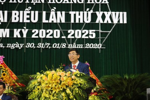 Đồng ch&iacute; Nguyễn Đ&igrave;nh Tới - TVHU - Trưởng ban Tuy&ecirc;n gi&aacute;o huyện ủy - Gi&aacute;m đốc Trung t&acirc;m BDCT huyện thay mặt c&aacute;c đồng ch&iacute; cấp ủy kh&oacute;a XXVI kh&ocirc;ng tham gia cấp ủy kh&oacute;a mới ph&aacute;t biểu cảm tưởng .JPG