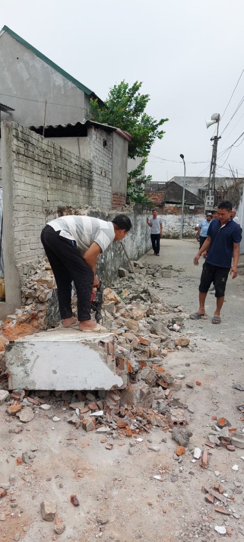 z4211158755058_680205b02b6f5b6a7b01392f456587b0 - phá dở.jpg