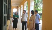 ĐỒNG CHÍ LÊ VĂN PHÚC - TVHU - PHÓ CHỦ TỊCH UBND HUYỆN KIỂM TRA CÔNG TÁC CHUẨN BỊ CHO KỲ THI TUYỂN SINH VÀO LỚP 10 THPT