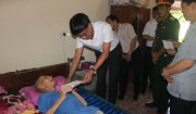 ĐOÀN LÃNH ĐẠO THỊ XÃ ĐIỆN BÀN VÀ HUYỆN HOẰNG HÓA THĂM, TẶNG QUÀ CÁC GIA ĐÌNH CHÍNH SÁCH, NGƯỜI CÓ CÔNG, NGƯỜI TỪNG CÔNG TÁC TẠI ĐIỆN BÀN