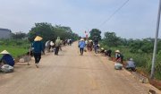 THÔN HỮU KHÁNH XÃ HOẰNG XUÂN TRỒNG 4KM ĐƯỜNG CÂY MẮT NGỌC, TIẾP TỤC NÂNG CAO CÁC TIÊU CHÍ THÔN NTM KIỂU MẪU.