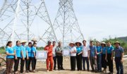 Hội LHPN tỉnh thăm, tặng quà lực lượng thi công dự án đường dây 500kv mạch 3 qua xã Hoằng Xuân huyện Hoằng Hóa