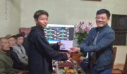 Thôn Hữu Khánh thăm, tặng quà cho thanh niên lên đường nhập ngũ